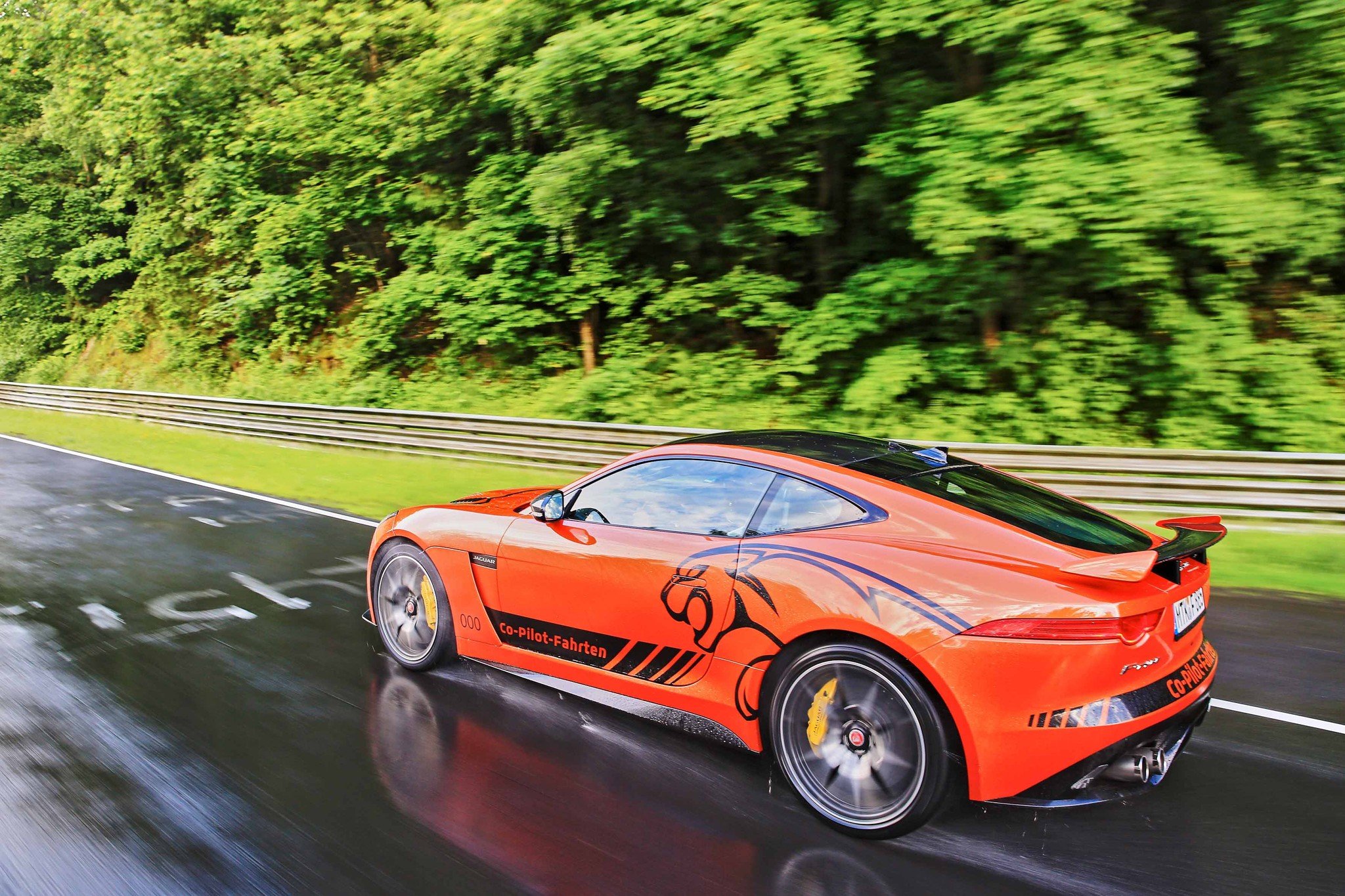 Jaguar F-TYPE SVR