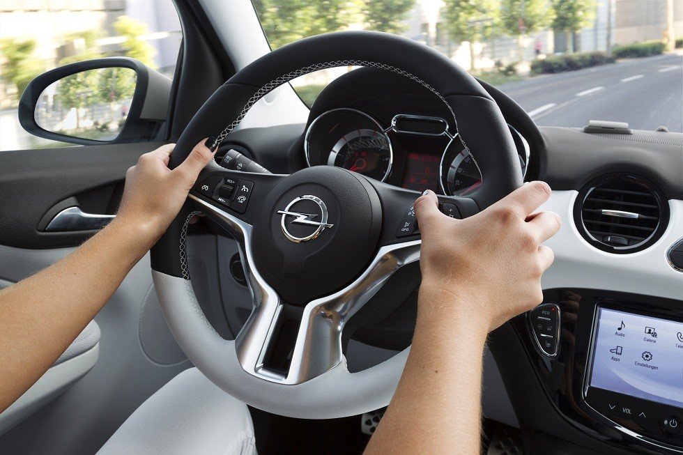 Opel Adam White Link