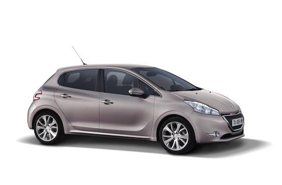 El Peugeot 208 se presenta desde el principio con versión de cinco puertas.