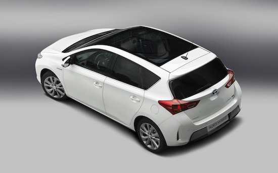 El nuevo Auris es ligeramente más largo, pero sobre todo más bajo, 5,5 cm en concreto.