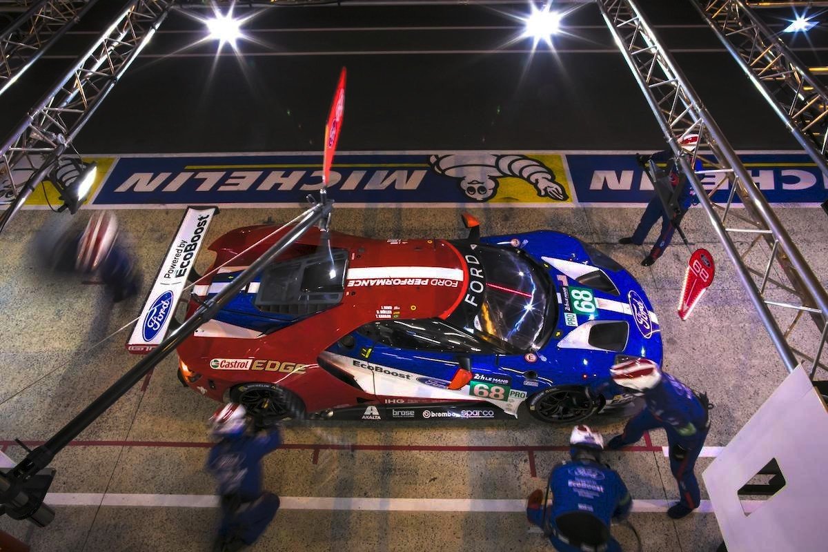 Piensas como un piloto de carreras Ford