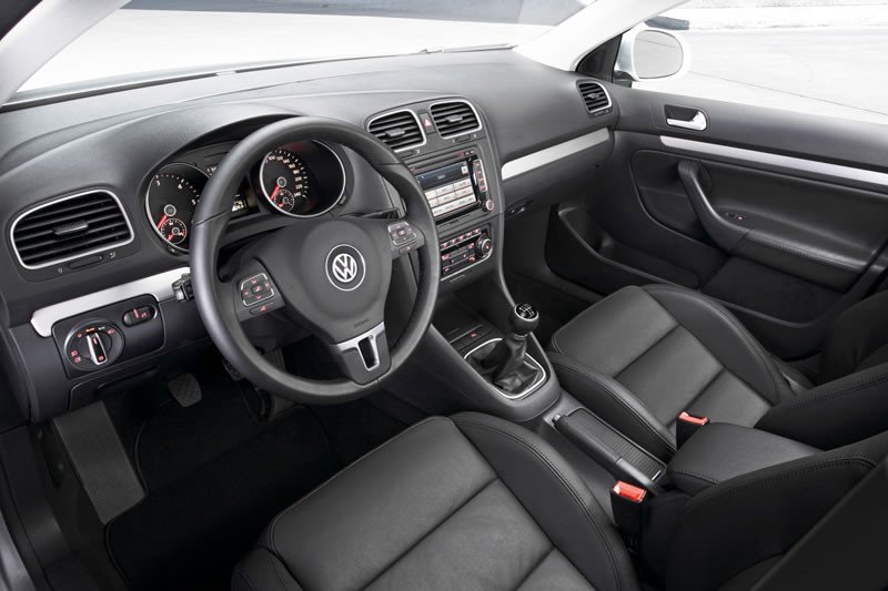 El interior es también practicamente idéntico al del Golf