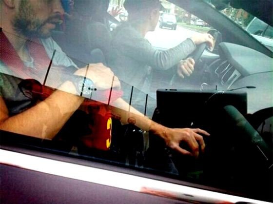 Piqué e hijo en coche