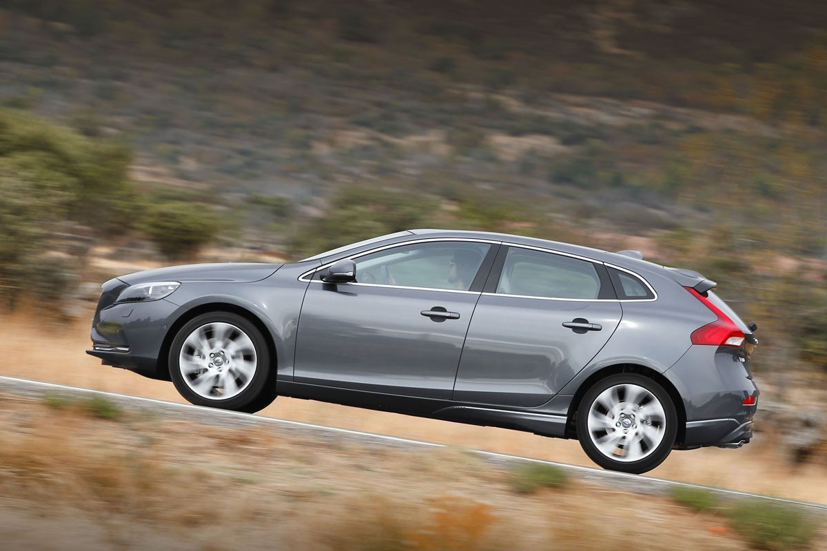 Al volante del Volvo V40: Seguridad a tu alcance