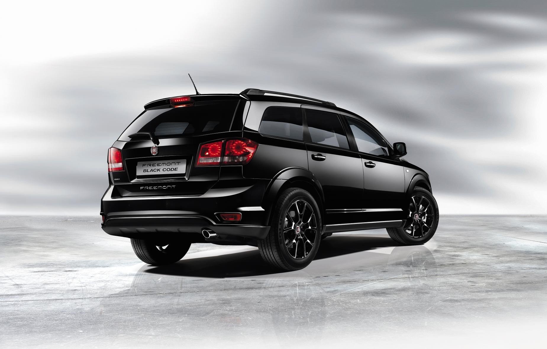 Fiat Freemont “Black Code”