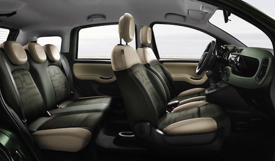 El interior del Fiat Panda 4x4 recibe una tapicería con colores diferentes.