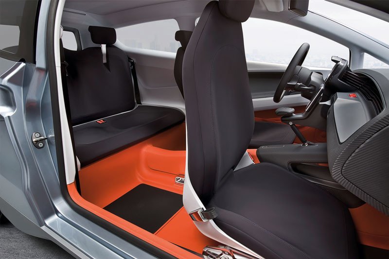 El Volkswagen Up! Lite ofrece un novedoso sistema de acceso a las plazas posteriores