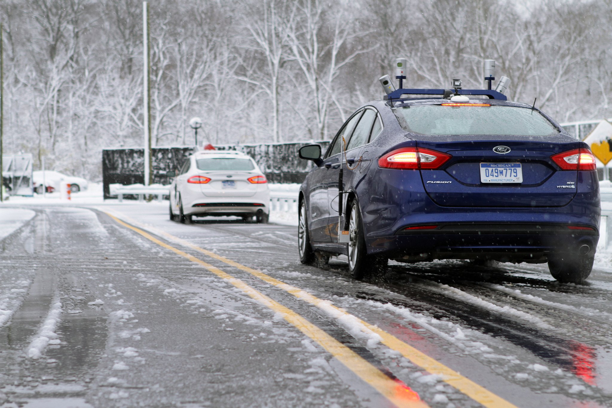 coche autonomo ford nieve