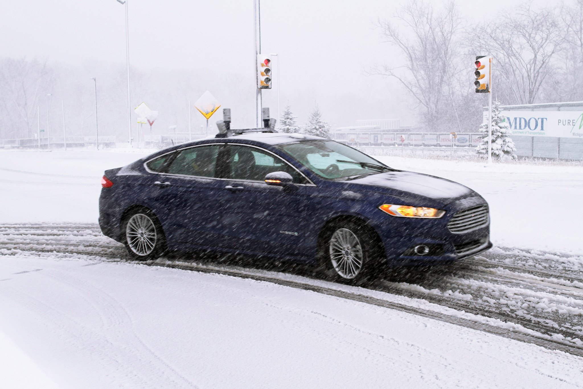 coche autonomo ford nieve
