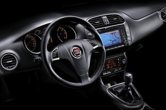 El acabado Easy equipa al Fiat Bravo con ocho airbags y Bluetooth.