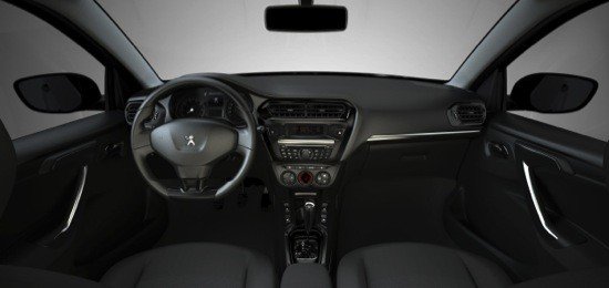 El interior del 301 está bien terminado, pero como su nombre terminado en 