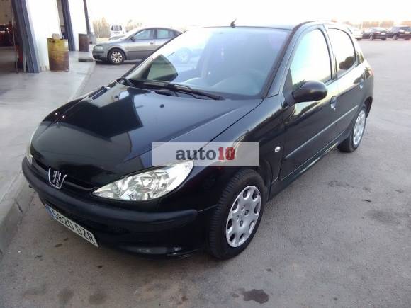 PEUGEOT 206 1.4 i 75 CV. 5 puertas. 