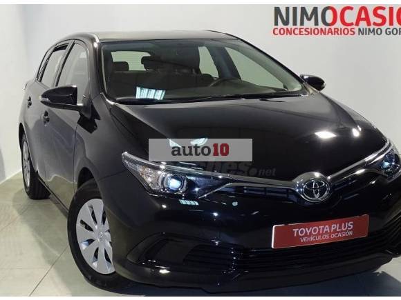TOYOTA Auris