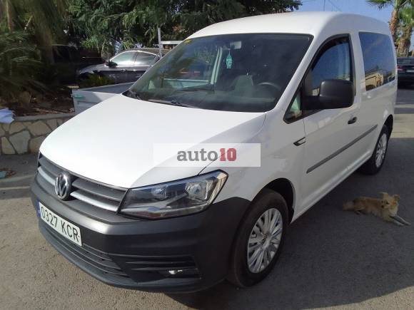 VOLKSWAGEN CADDY 1.6 TDI 105 CV DE 5 PLAZAS.