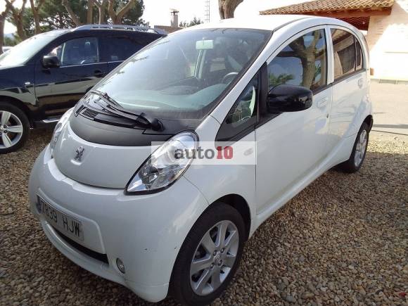 PEUGEOT ION ELÉCTRICO ENCHUFABLE.  