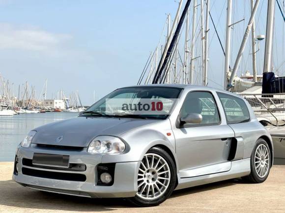 Renault Clio 3.0 V6 Sport