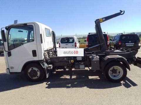 ISUZU L35-12 CON GANCHO PORTA CONTENEDORES. 