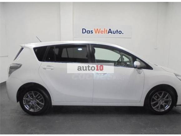 TOYOTA Verso