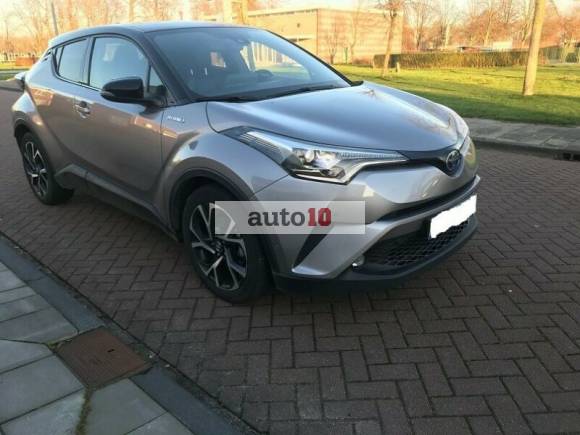 Toyota C-HR Hybrid Style Selection
