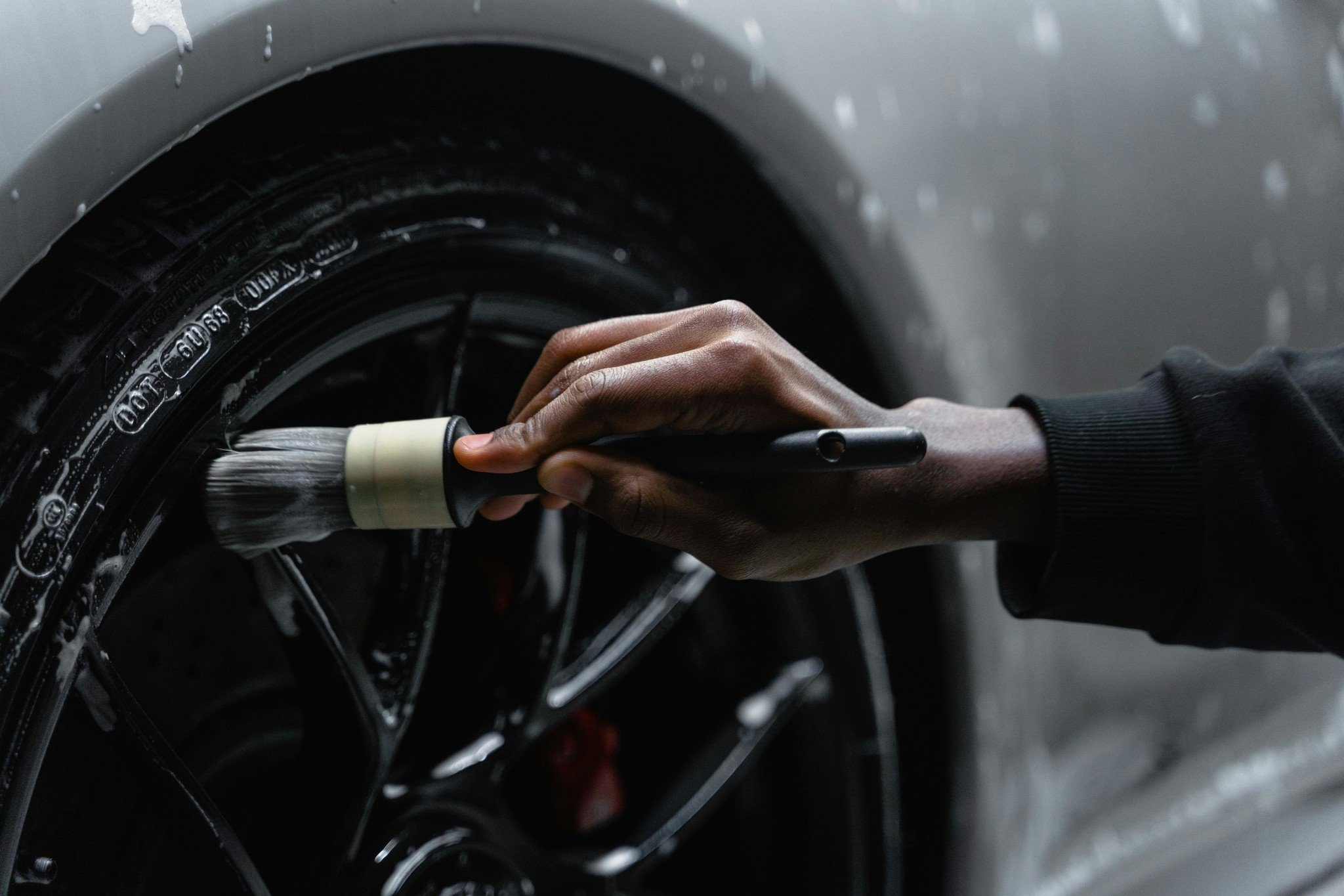 Bricolaje fácil: cosas que puedes hacer tú mismo en el coche aunque no seas mecánico
