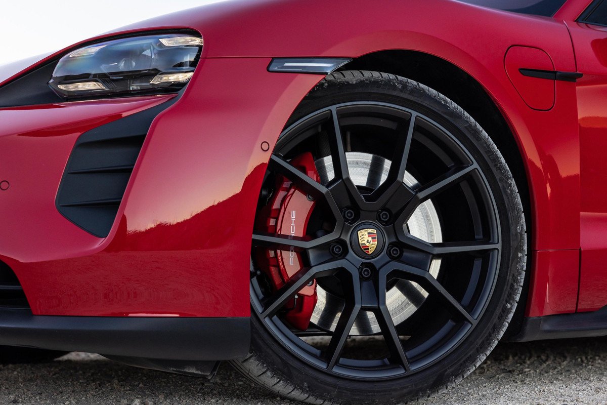 Novedades en el Porsche Taycan: una nueva carrocería Sport Turismo y la versión GTS