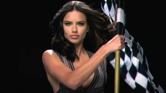 Kia y Adriana Lima en la Super Bowl