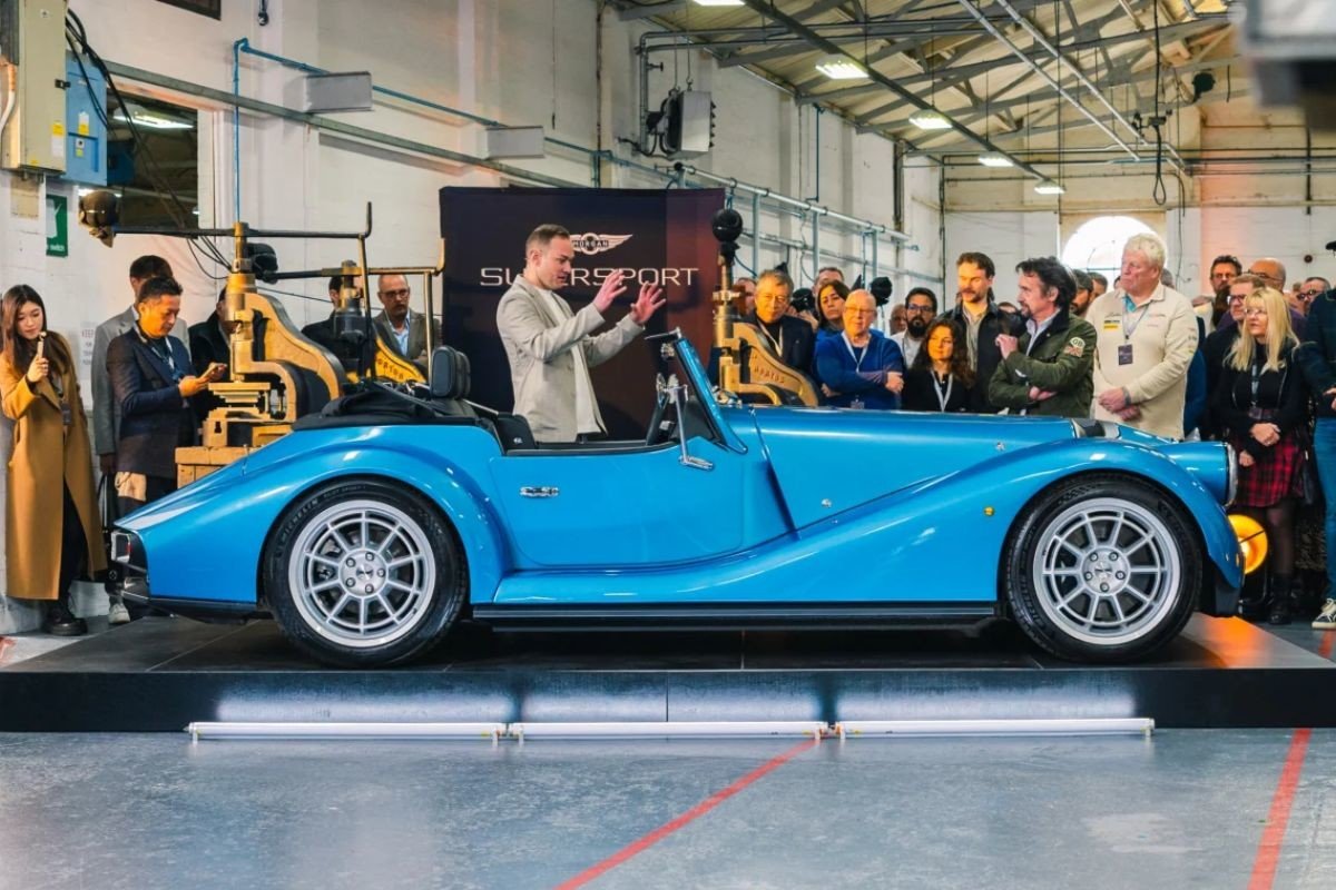 Parece imposible: el superdeportivo con look de los años 30 y motor BMW que llega en 2025