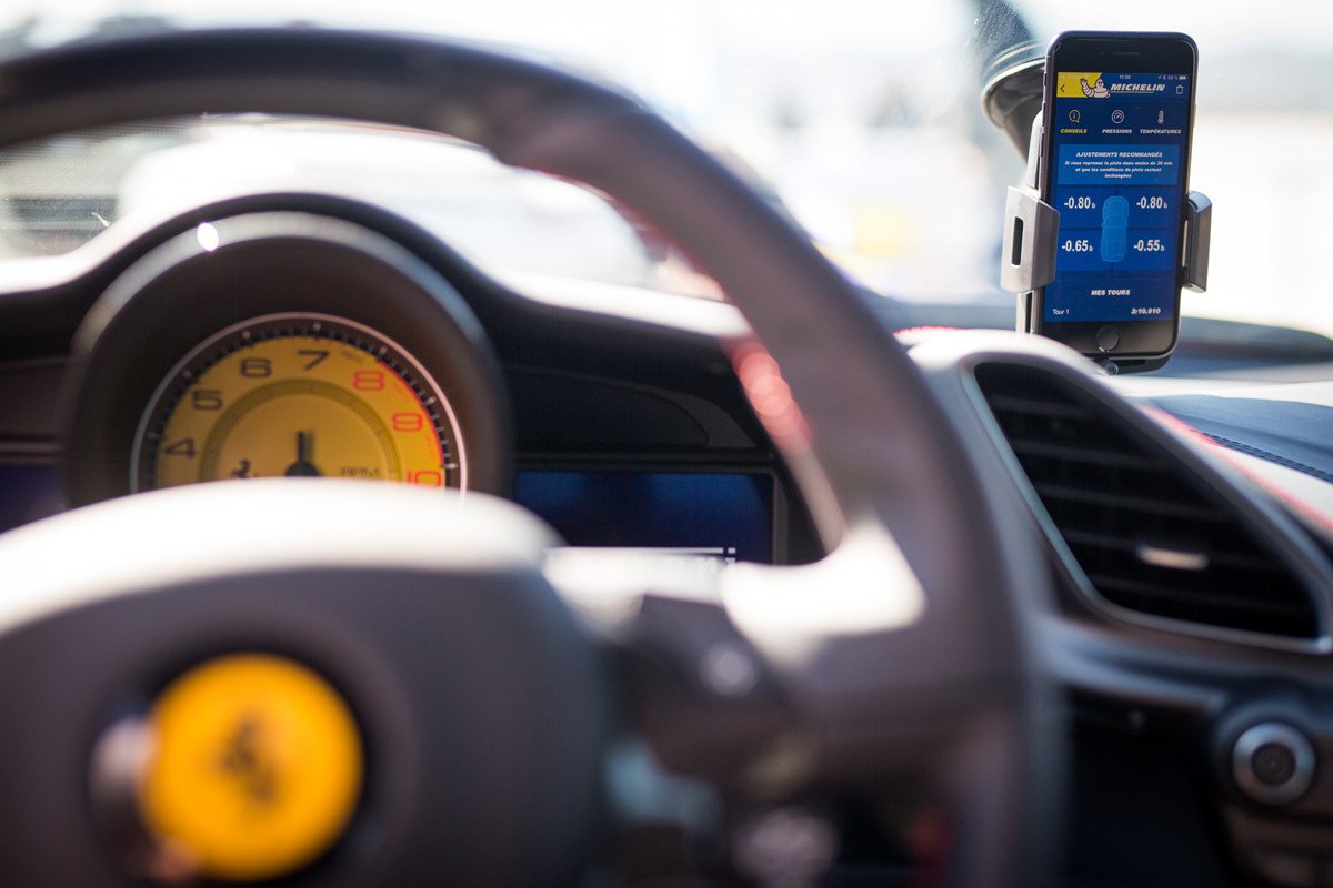 Michelin lanza el primer neumático conectado con tu móvil