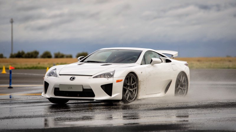 Prueba de velocidad con el Lexus LFA
