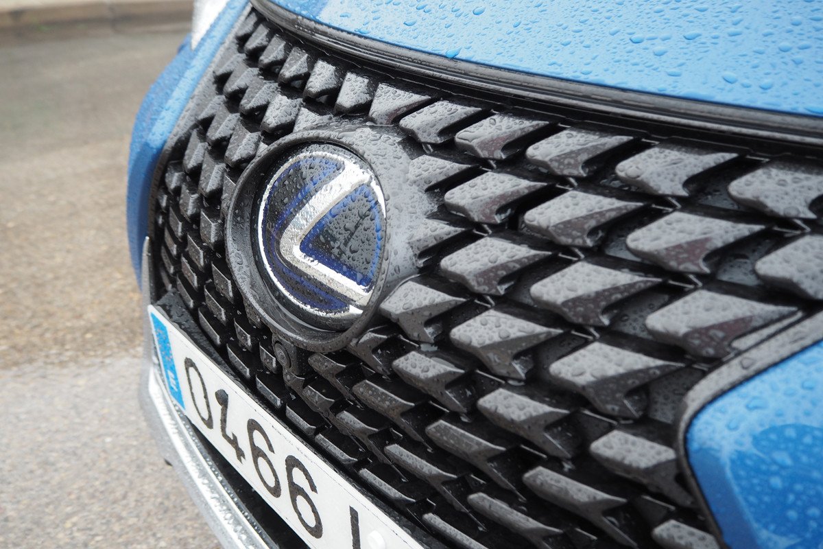Prueba y opinión del Lexus UX 300e: precio, autonomía y maletero