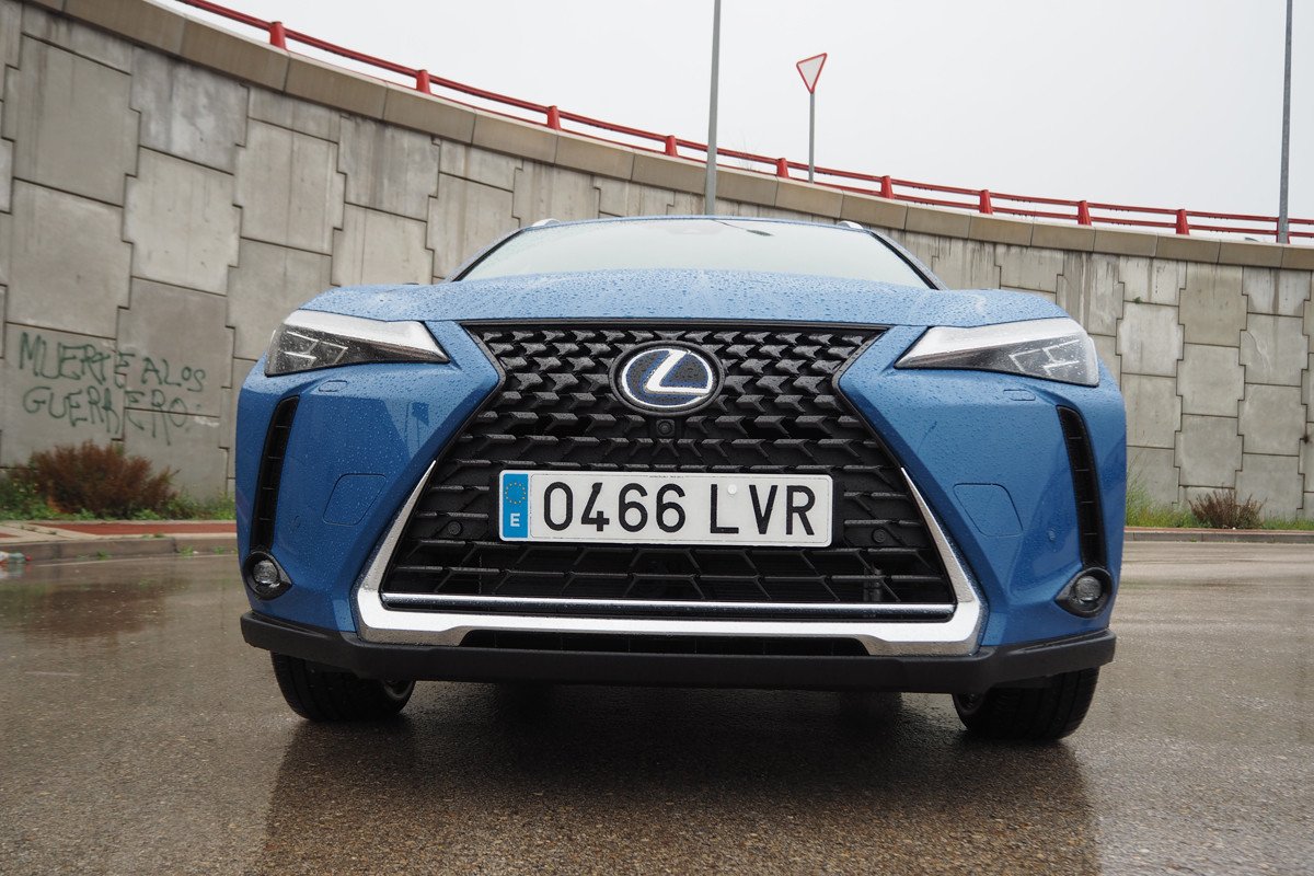 Prueba y opinión del Lexus UX 300e: precio, autonomía y maletero
