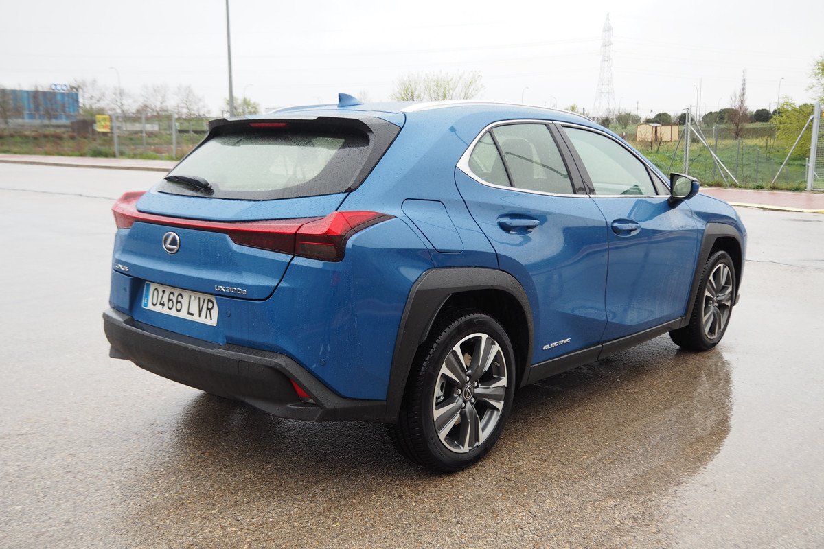 Prueba y opinión del Lexus UX 300e: precio, autonomía y maletero