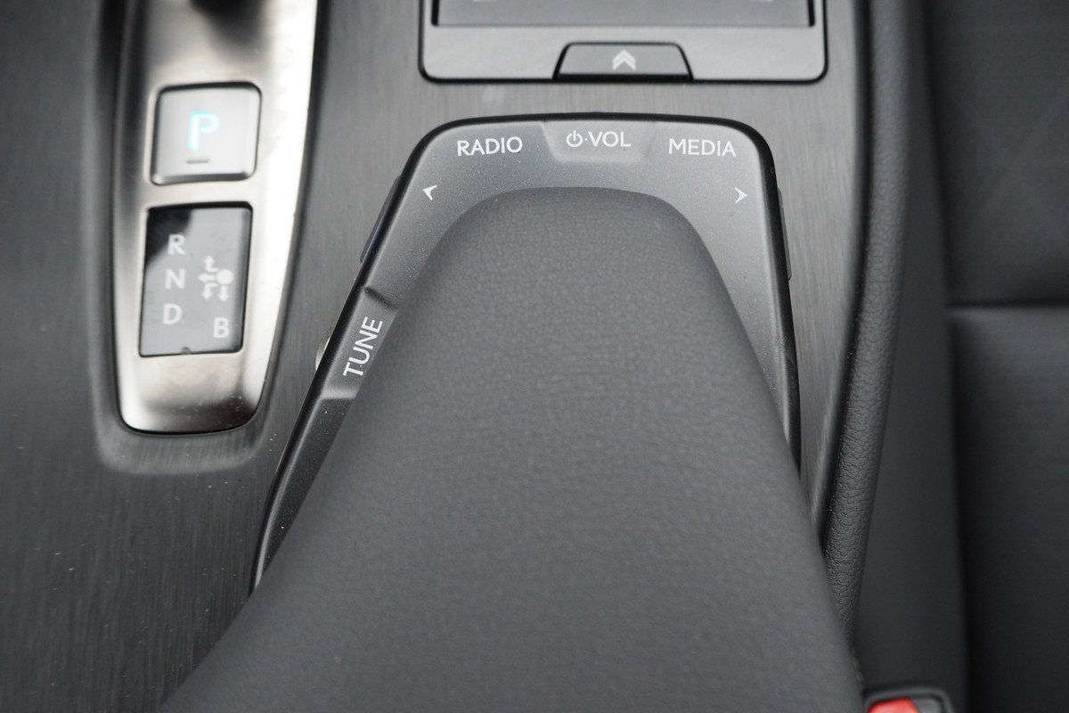 Prueba y opinión del Lexus UX 300e: precio, autonomía y maletero