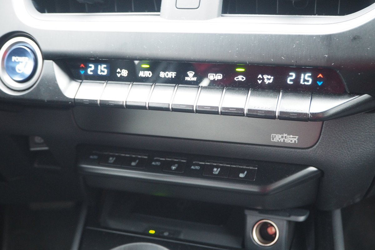 Prueba y opinión del Lexus UX 300e: precio, autonomía y maletero