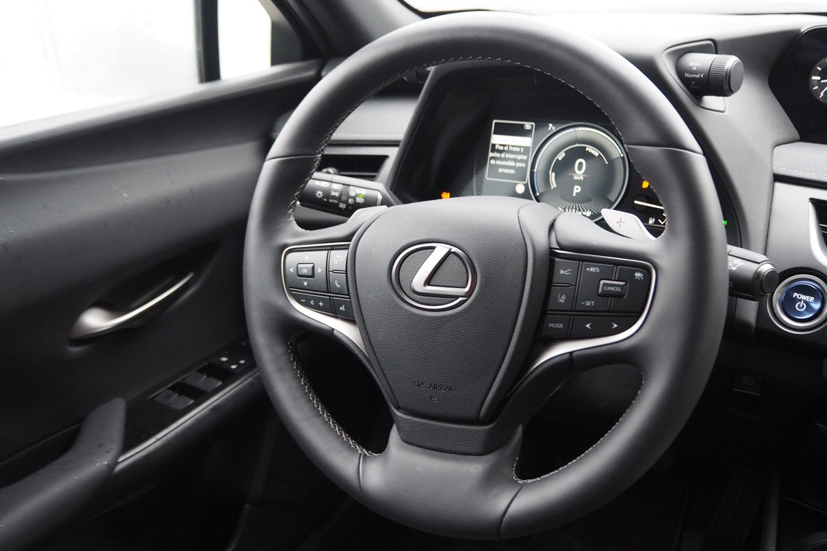 Prueba y opinión del Lexus UX 300e: precio, autonomía y maletero