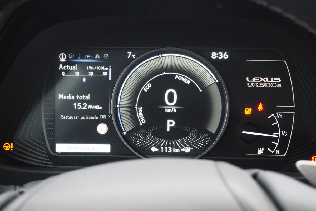 Prueba y opinión del Lexus UX 300e: precio, autonomía y maletero