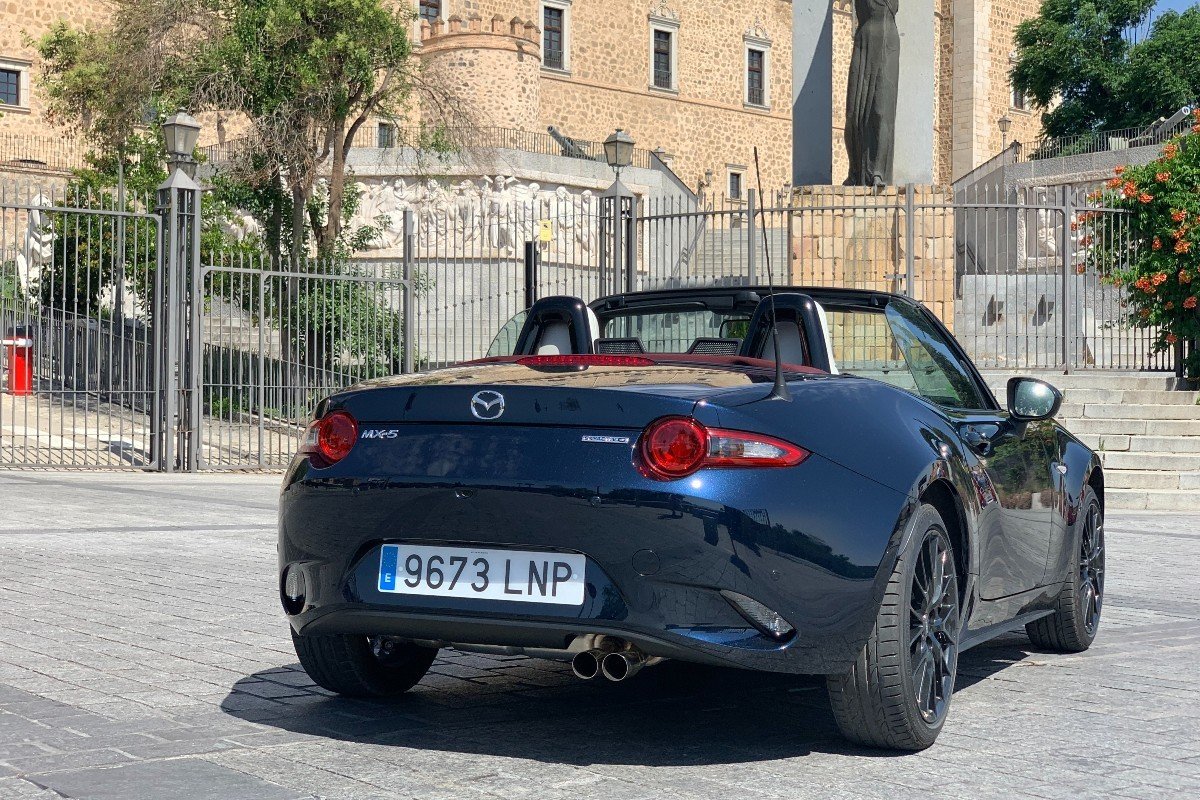 ¿Qué Mazda MX-5 escoger? ¿RF o soft-top?