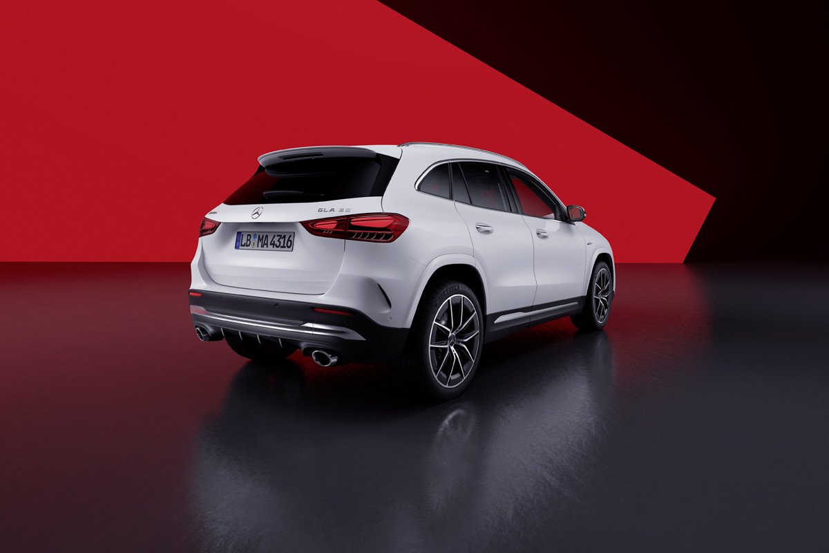 SUV y deportivo con 421 CV: el nuevo Mercedes-AMG GLA 45 S lo tiene todo