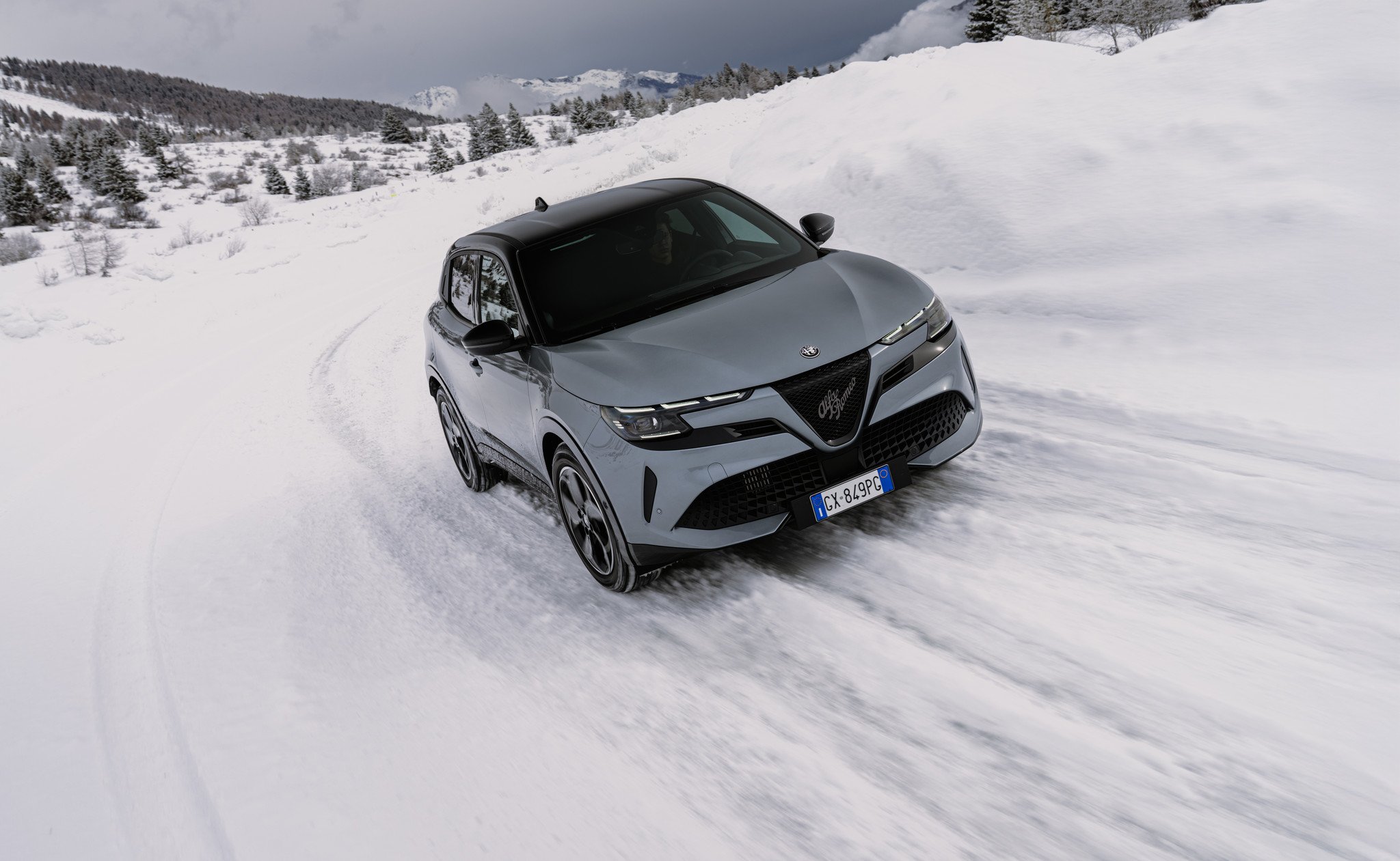 Alfa Romeo Junior Q4 Nieve Frontal