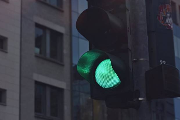 Todo lo que debes saber sobre los semáforos con cámara