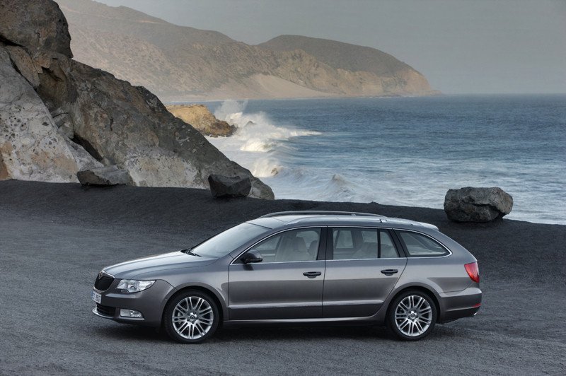 Comprar coche: Skoda Superb Limited Edition, mucho coche por poco precio