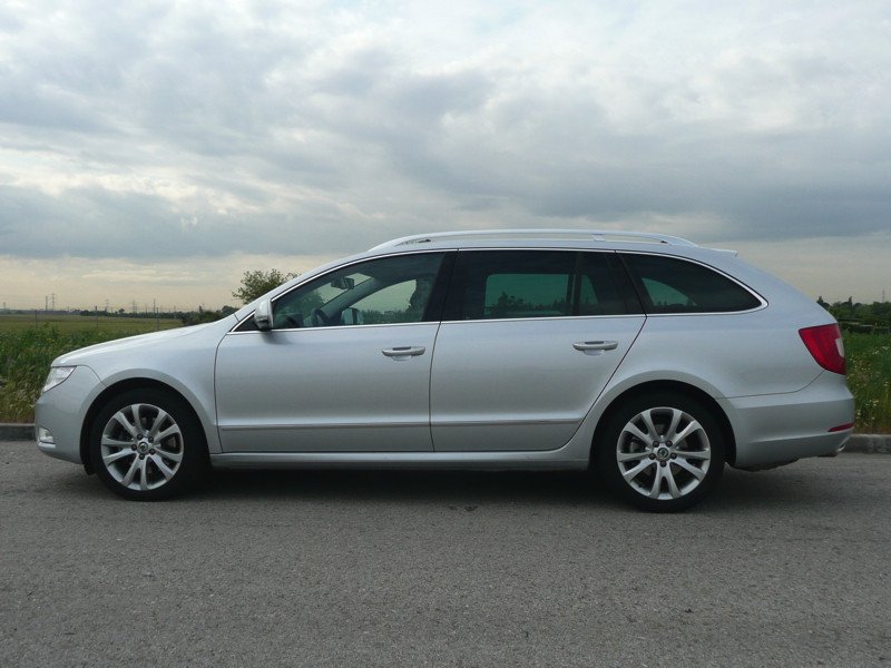 Comprar coche: Skoda Superb Limited Edition, mucho coche por poco precio