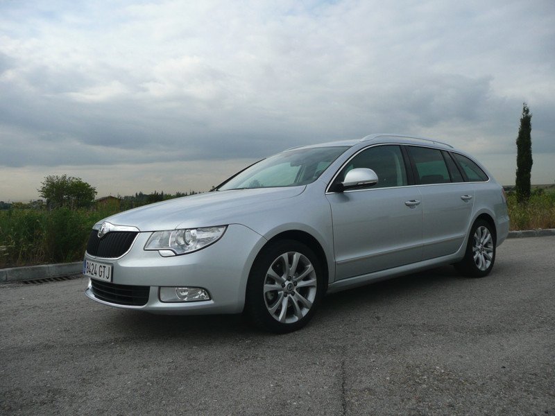 Comprar coche: Skoda Superb Limited Edition, mucho coche por poco precio