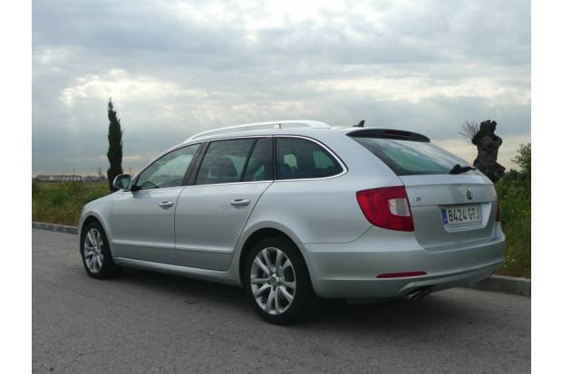 Comprar coche: Skoda Superb Limited Edition, mucho coche por poco precio