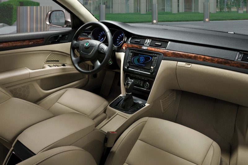 Comprar coche: Skoda Superb Limited Edition, mucho coche por poco precio