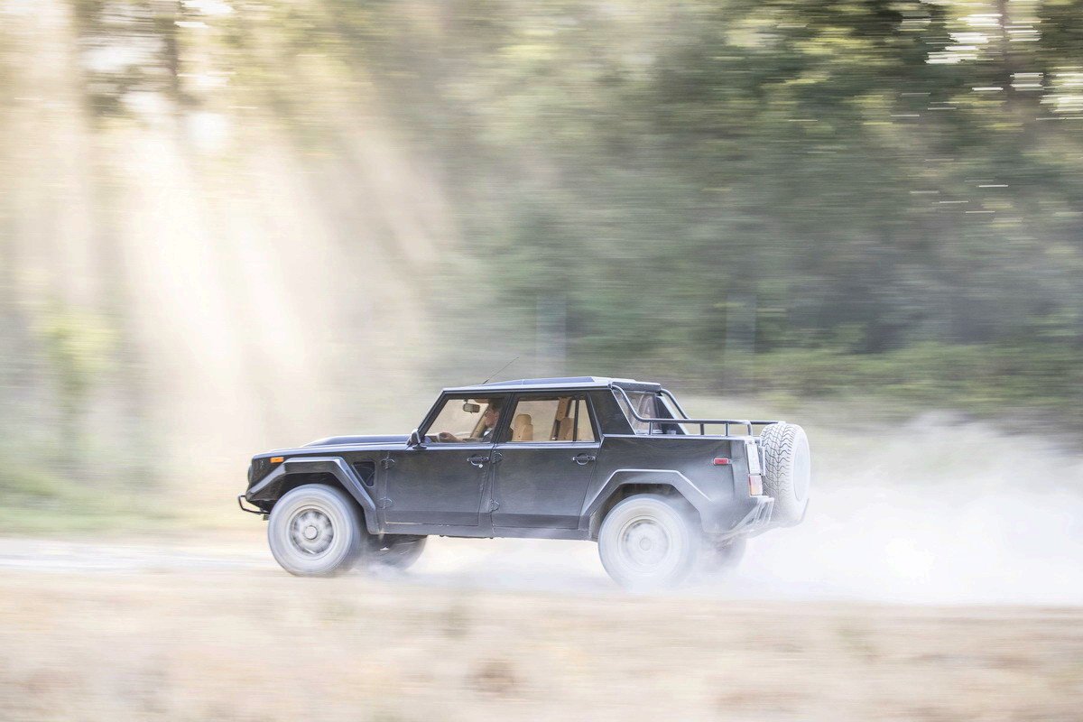 Lamborghini LM002: antes del Urus Lamborghini ya tuvo un SUV