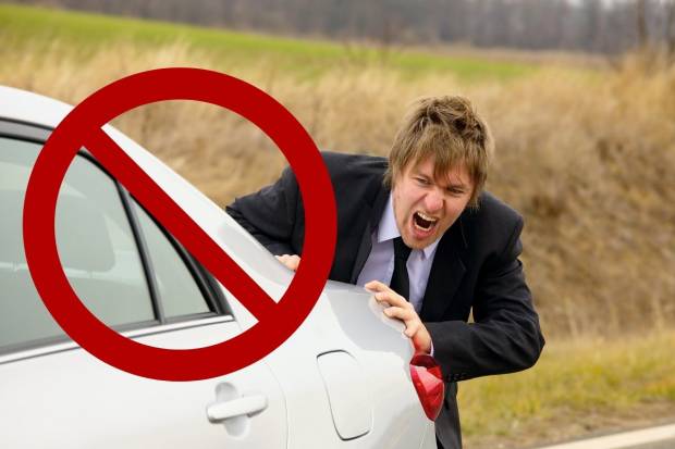 Cómo empujar un coche sin hacerte daño: el método más sencillo y eficaz paso a paso