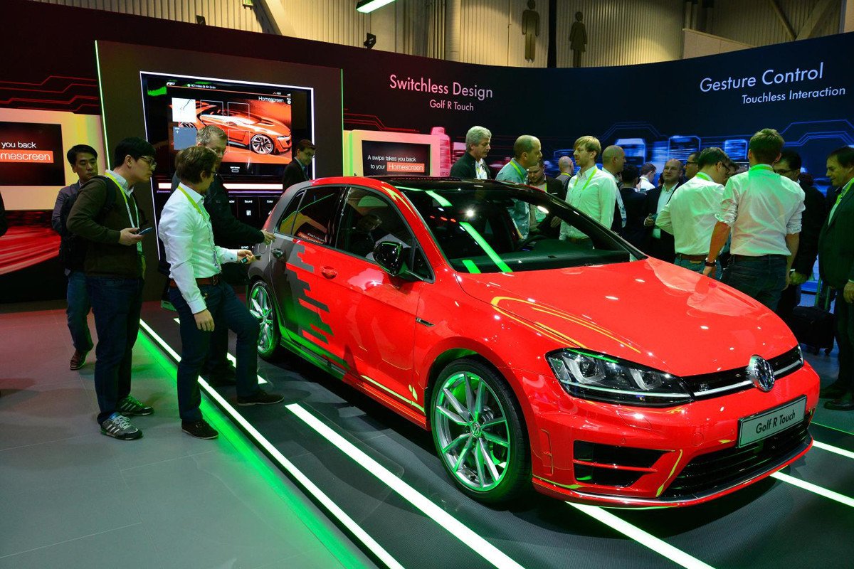 Volkswagen Golf R Touch o cómo manejar tu coche por gestos