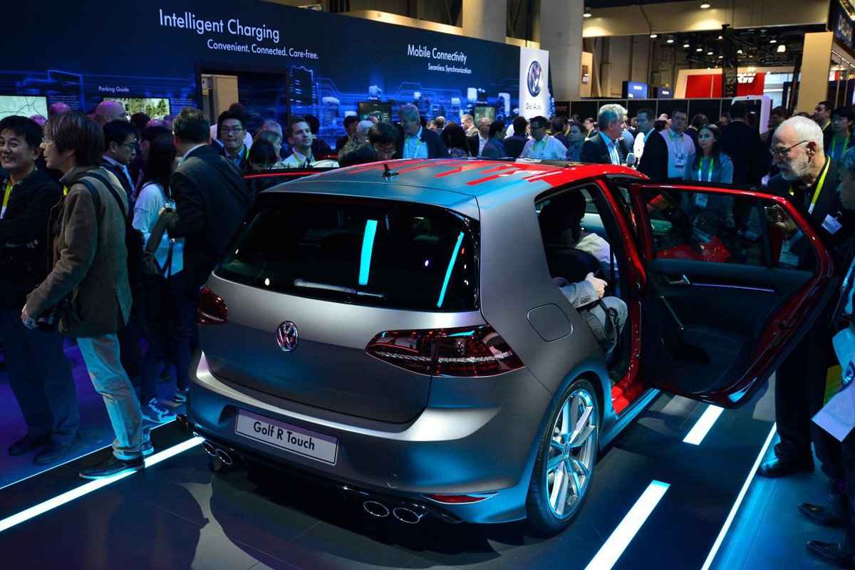 Volkswagen Golf R Touch o cómo manejar tu coche por gestos