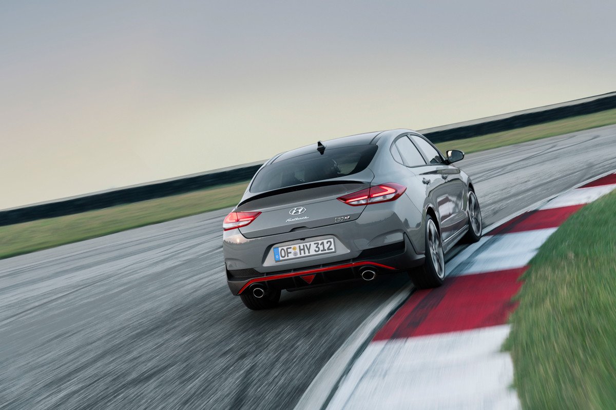 Nuevo Hyundai i30 N Fastback, deportividad en carrocería sedan